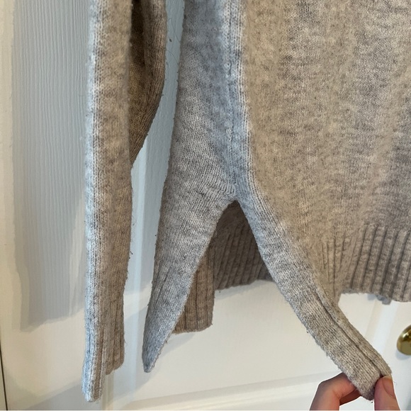 Grey turtleneck sweater - Picture 5 of 6